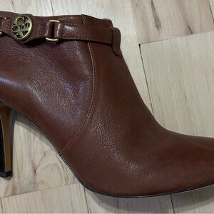 Coach shoetie cognac 2.5” heels